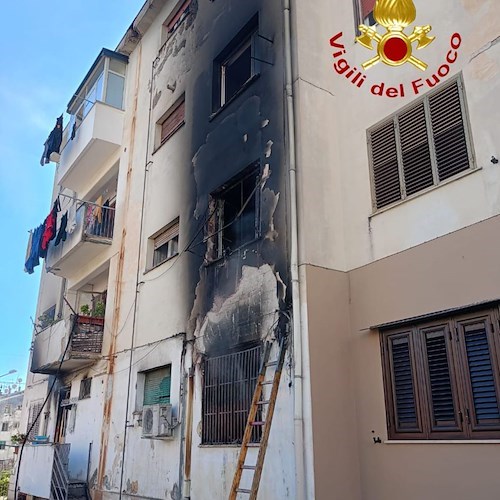 Incendio ad Eboli: salvate due persone rimaste intrappolate a causa delle fiamme<br />&copy; Vigili del Fuoco