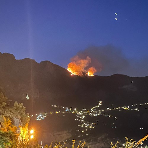 Incendio nel territorio di Positano in località Campo li Galli /foto
