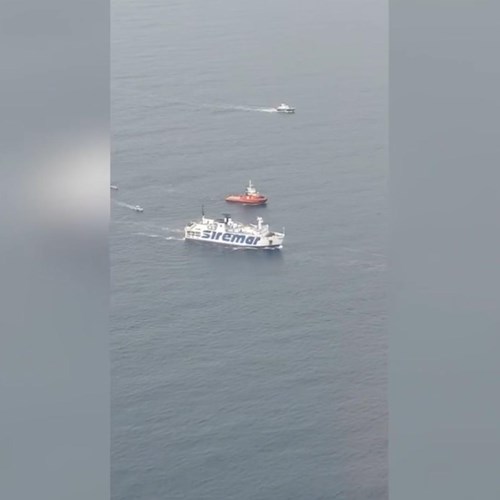 Incendio su traghetto diretto alle Isole Eolie: illesi passeggeri e membri dell'equipaggio 