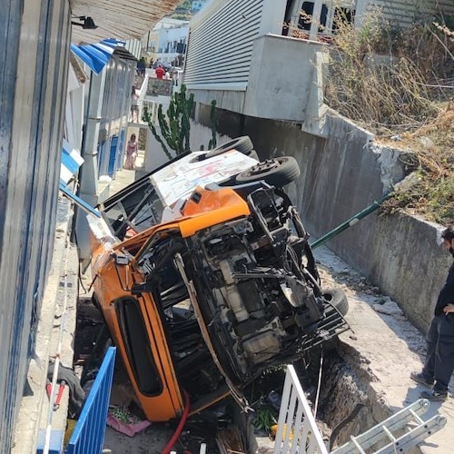 Incidente a Capri, sei indagati per la morte dell'autista Emanuele Melillo 