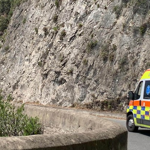 Incidente a due passi dall'ospedale di Vico Equense, ennesima ambulanza attesa da Sant'Agnello