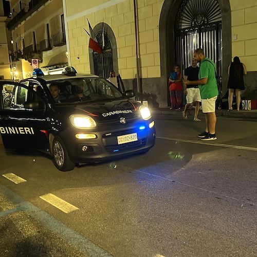 Incidente a Minori, turista straniero perde il controllo dello scooter e investe una donna /foto