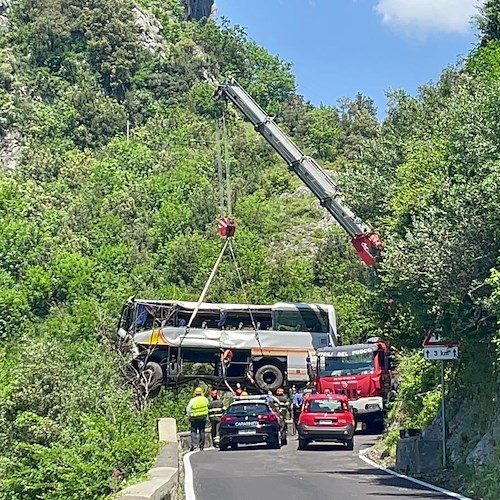 Incidente a Ravello, dopo operazioni di rimozione del bus riapre la strada provinciale 75