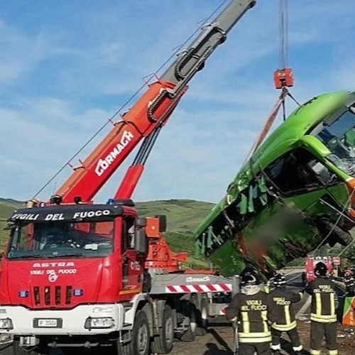 Incidente A16, autista del bus iscritto nel registro degli indagati