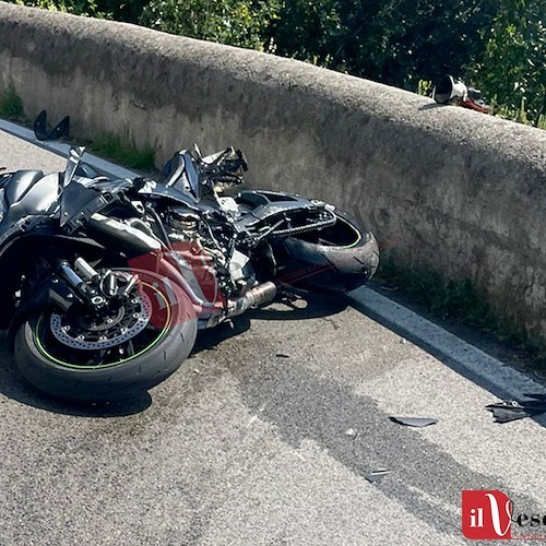 Incidente sulla Statale Amalfitana, scontro tra due moto