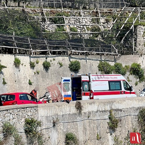 Incidente sulla Statale Amalfitana, scontro tra due moto