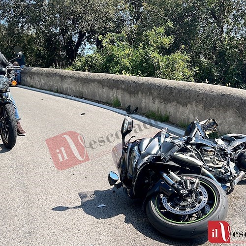 Incidente sulla Statale Amalfitana, scontro tra due moto