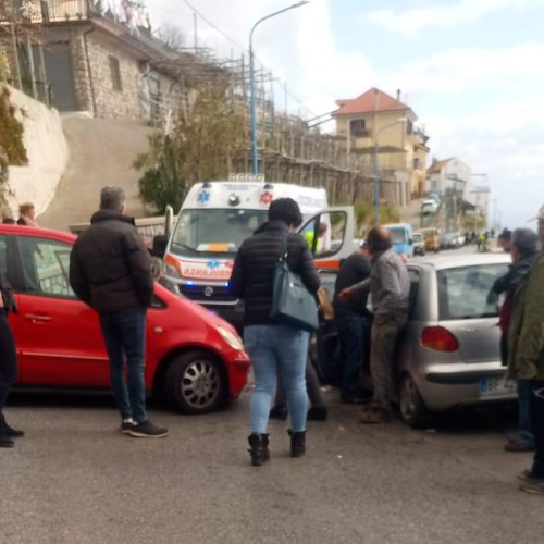 Incidente tra due auto a Furore, signora trasferita a Castiglione /FOTO