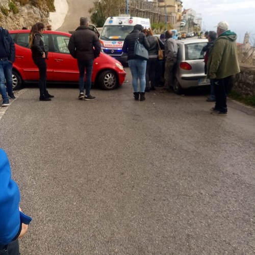 Incidente tra due auto a Furore, signora trasferita a Castiglione /FOTO