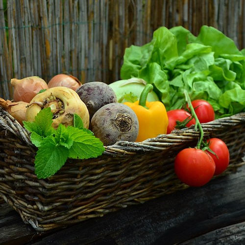 Inflazione, Istat: "Aumentano prezzi frutta e ortaggi"