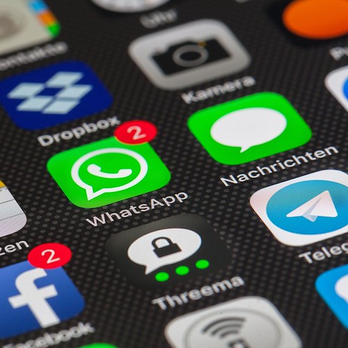 Instagram, Facebook e WhatsApp down per colpa di un router: arrivano le scuse di Zuckerberg