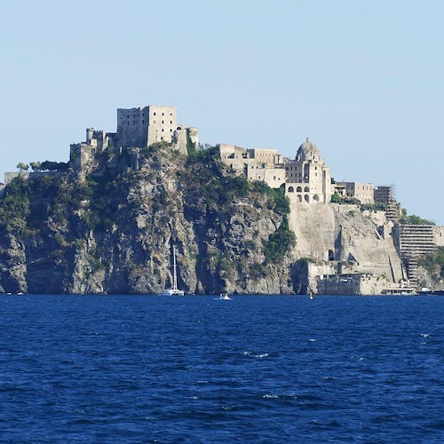 Ischia, pescatore recupera in mare 10 milioni di lire 
