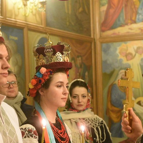 L'amore ai tempi della guerra, Yaryna e Sviatoslav sposi a Kiev: «Ora combatteremo per l'Ucraina»