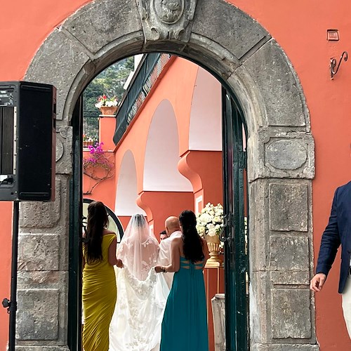 L'amore trionfa a Positano, la pianista Rossina Grieco convola a nozze nella suggestiva Villa dei Fisici / FOTO 