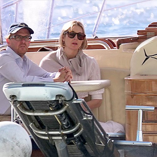 L’attrice Kelly Rutherford in Costiera Amalfitana: shopping a Capri /Foto esclusive