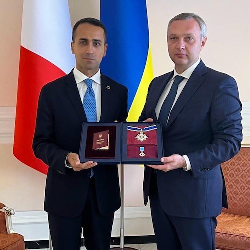 L'Ucraina e Zelensky omaggiano Luigi Di Maio: all'ex ministro il premio "Yaroslav il Saggio" 