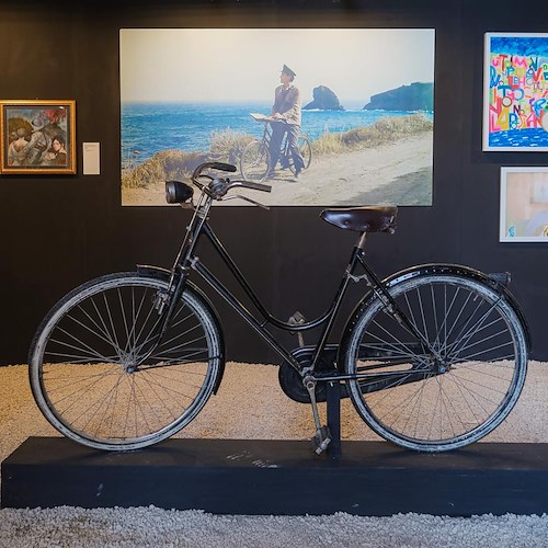La bicicletta de "Il Postino" fa ritorno a Procida in occasione della mostra dedicata a Massimo Troisi
