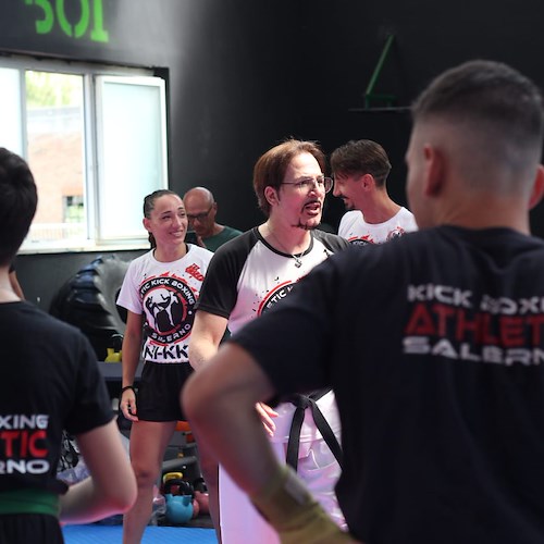 La campionessa di kickboxing Gloria Peritore in visita a Salerno: boom di adesioni