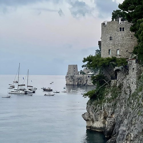 La Chiesa cattolica festeggia San Roberto di Newminster. Meteo: soleggiato. Good Morning Positano