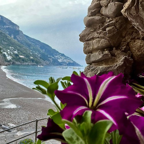 La Chiesa celebra il Sabato Santo. Meteo: nuvoloso. Good Morning Positano