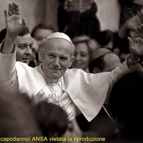 La chiesa festeggia Giovanni Paolo II. Le sue parole riecheggiano nel cuore di chi lo ha amato: «Prendete in mano la vostra vita e fatene un capolavoro»