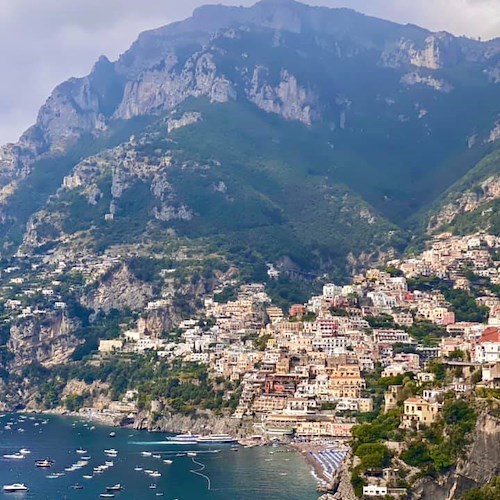 La Chiesa festeggia la Beata Maria Vergine Addolorata. Meteo: nuvolosità variabile. Good Morning Amalficoast