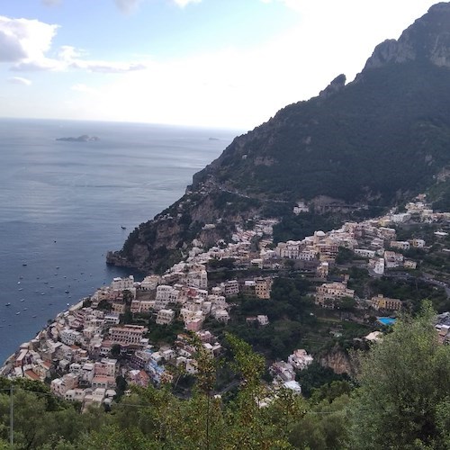 La Chiesa festeggia la Santissima Trinità. Meteo: soleggiato. Good Morning Amalficoast