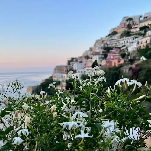 La Chiesa festeggia San Giacomo, Apostolo. Meteo: soleggiato. Good Morning Amalficoast