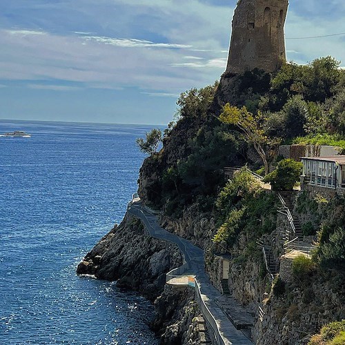 La Chiesa festeggia San Matteo, Apostolo ed Evangelista. Meteo: soleggiato. Good Morning Amalfi Coast