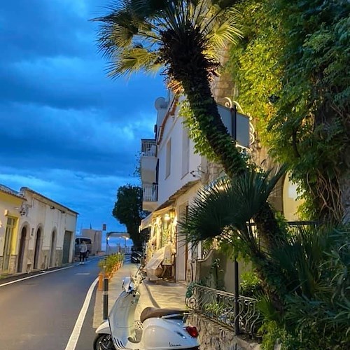 La Chiesa ricorda Beato Carlo Acutis, patrono del web. Meteo: poco nuvoloso. Good Morning Amalfi Coast