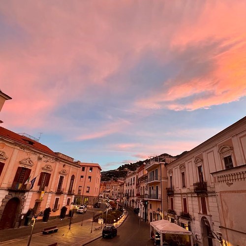 La Chiesa ricorda San Renato di Sorrento, Vescovo. Meteo: sereno. Good Morning Amalfi Coast