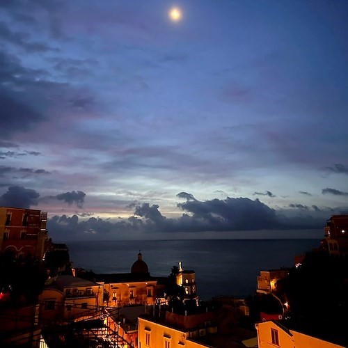 La Chiesa ricorda San Tommaso Beckett. Meteo: sereno poco nuvoloso. Good Morning Positano Notizie 