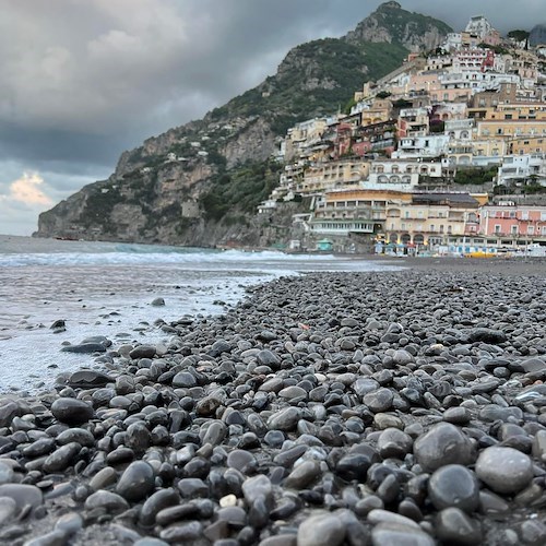 La Chiesa ricorda Santa Giovànna d'Arco. Meteo: sereno. Good Morning Positano