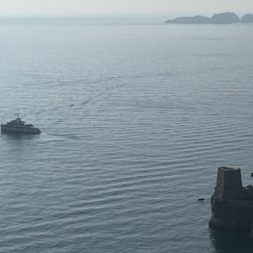 La Costa d'Amalfi accoglie il primo yacht del 2023: si tratta di "Crowbridge", imbarcazione di prima classe