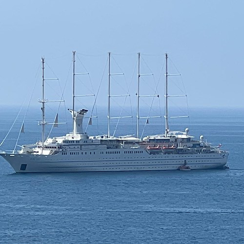 La Costa d'Amalfi riaccoglie nelle sue acque la nave "SeaDream II" e il veliero "Wind Surf"