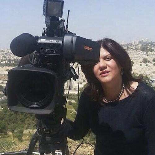 La giornalista di Al Jazeera uccisa in un raid a Jenin in Cisgiordania