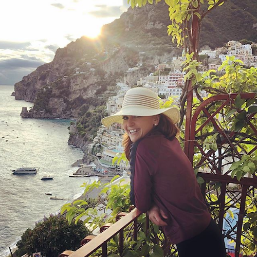 La giornalista sportiva canadese Kate Beirness si rilassa a Positano