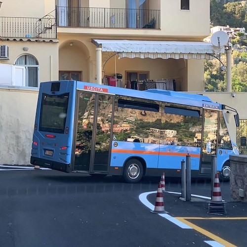 La Mobility Amalfi Coast potenzia orari navetta Positano e Praiano dal 19 aprile