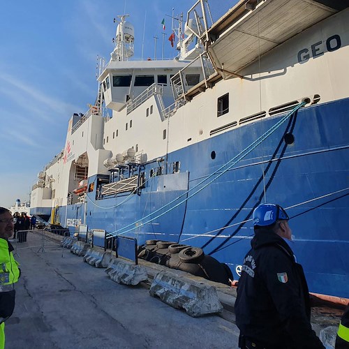 La nave Geo Barents arriva al porto di Napoli, sbarco per 75 migranti