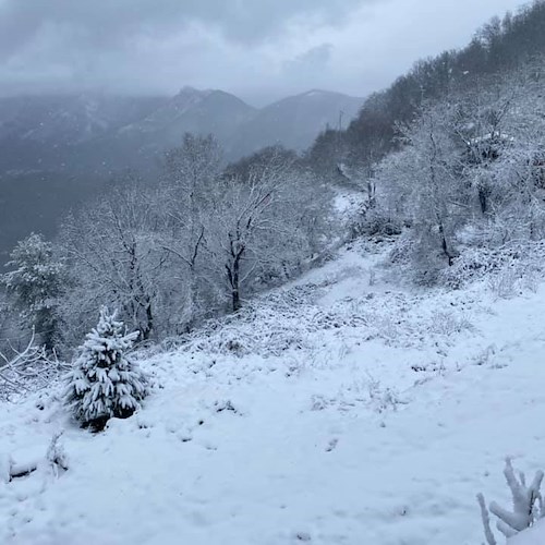 La primavera inizia con un brusco calo delle temperature, neve anche sui Monti Lattari /FOTO