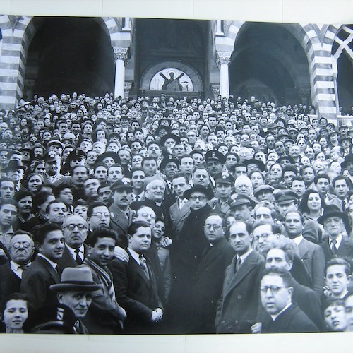 La scalinata del duomo di Amalfi mai così affollata!