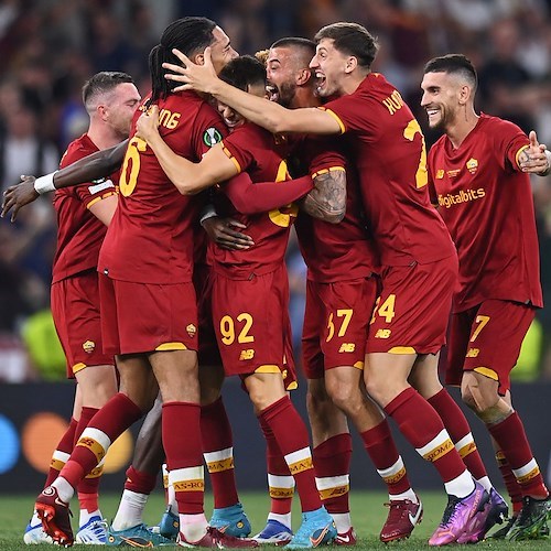 La storia di Marta: si laurea ma il padre preferisce andare a vedere la Roma in finale di Europa League 