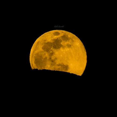 La Superluna brilla nel cielo della Costa d'Amalfi: le magnifiche immagini di Fabio Fusco