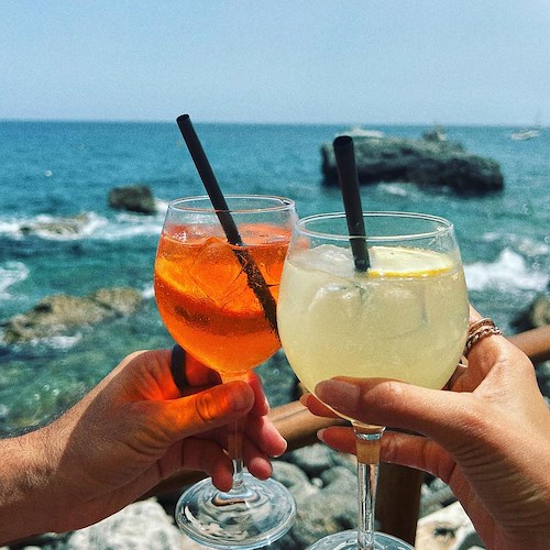 La top model Alessandra Ambrosio innamorata di Amalfi, su Instagram gli scatti della sua indimenticabile vacanza