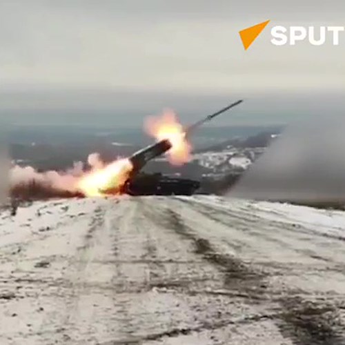 Lanciamissili Russo "Solntsepyok" distrugge fortino ucraino