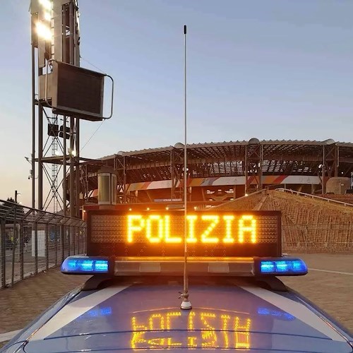Lancio di petardi durante Napoli-Lazio, uno esplode in mano a un bambino: emessi tre Daspo 