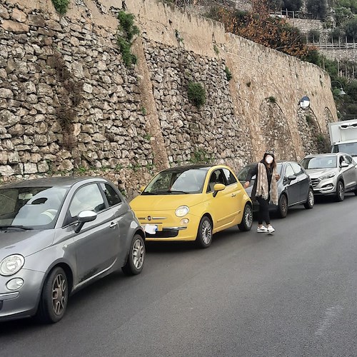 Lavori al costone tra Atrani e Castiglione: lunghe code in attesa della riapertura della strada