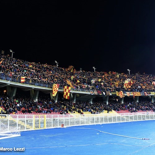 Lecce-Salernitana, tifoso leccese accusa malore in tribuna: soccorso da medico salernitano 