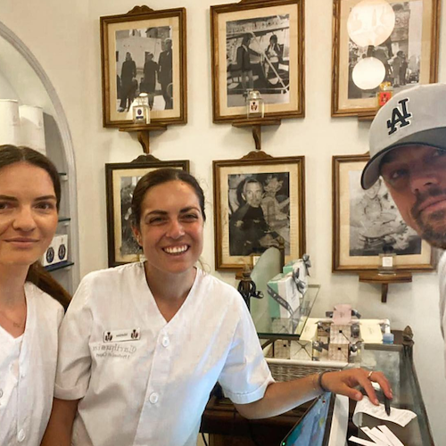 Leonardo DiCaprio si rilassa a Capri, per l’attore Premio Oscar shopping e tour turistico dell’isola