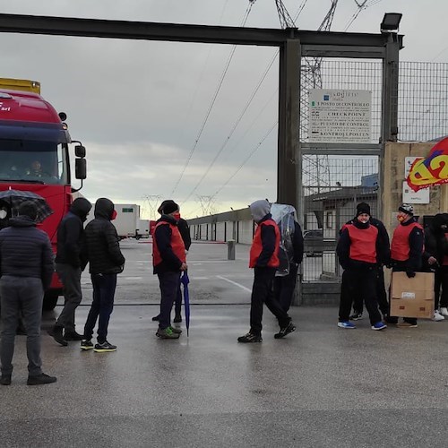 Logista chiude a Maddaloni, 108 operai a rischio. Piero De Luca: «Danno enorme al territorio» 